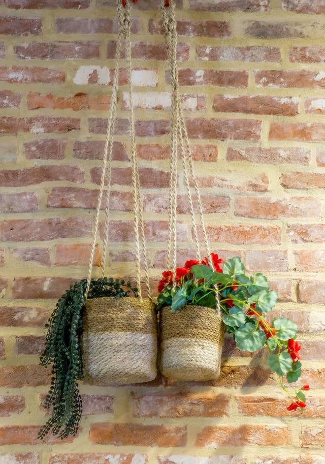 jute hanging planter Sustainable Hogla and Jute Hanging Planter – ShopTansy