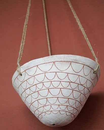Scalloped Garland Hanging Planter in White & Terracotta